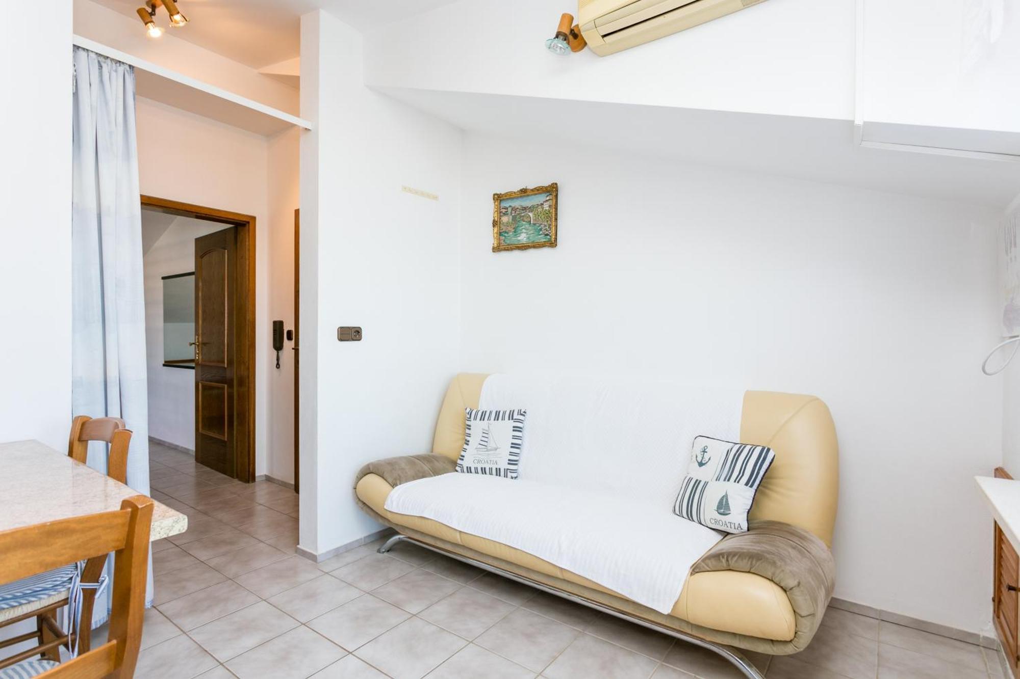 Seaside Apartments With A Swimming Pool Okrug Gornji, Ciovo - 11374 Trogir Cameră foto