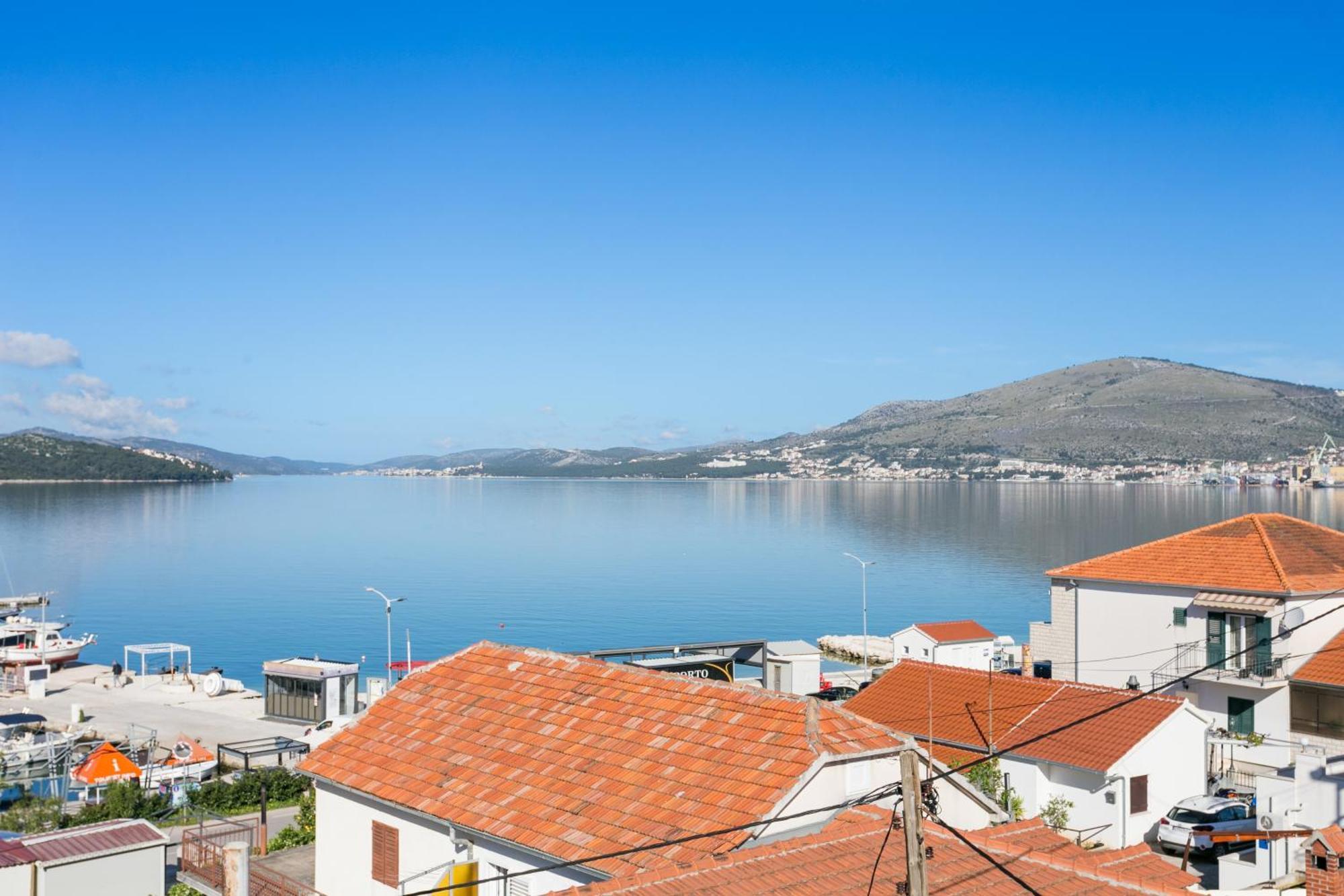 Seaside Apartments With A Swimming Pool Okrug Gornji, Ciovo - 11374 Trogir Exterior foto